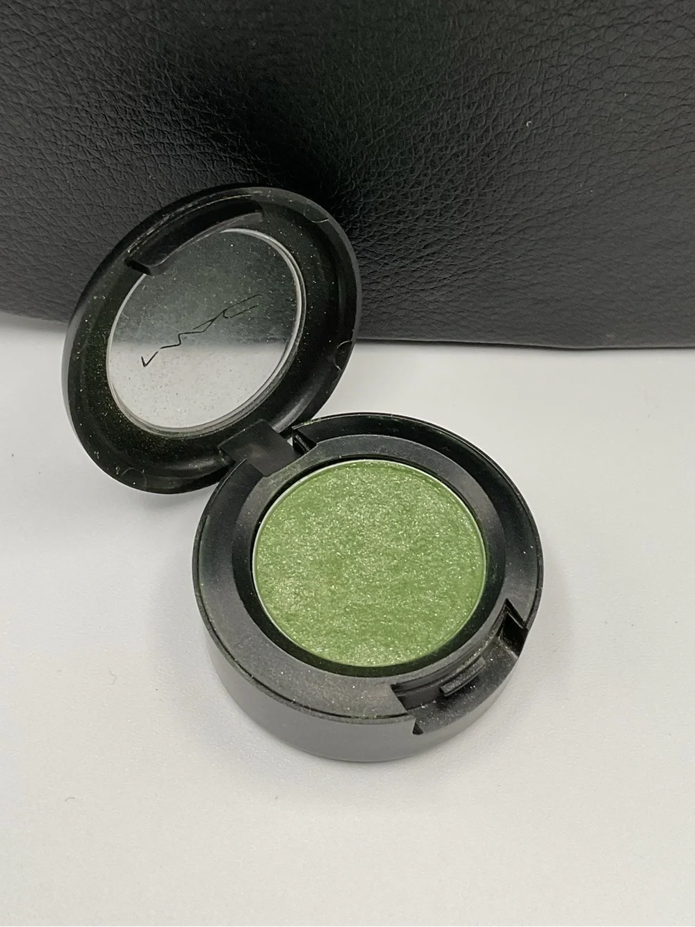 MAC Cosmetics Lustre Eyeshadow in Swimming
